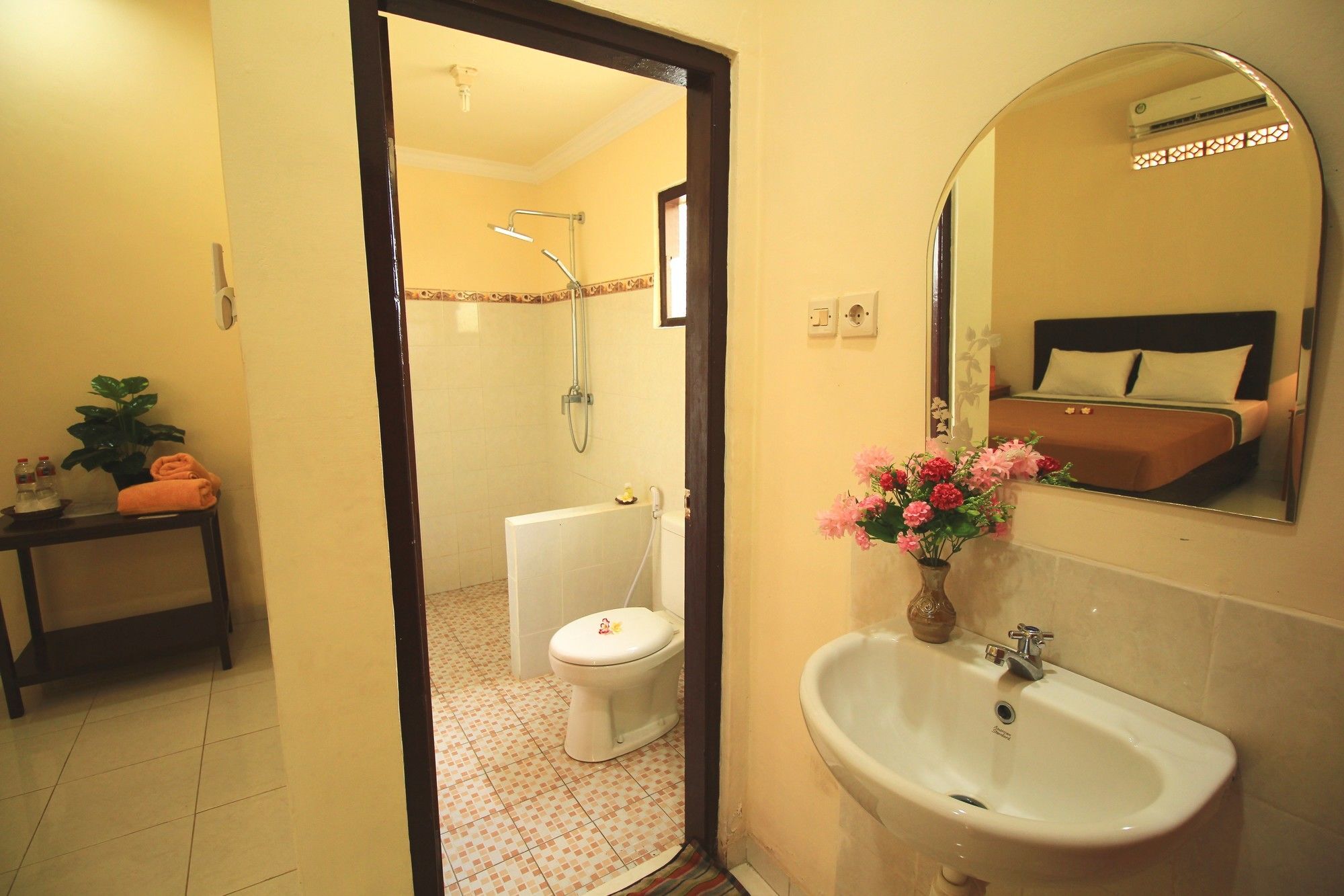 Lovina Beach Hotel Pabean Buleleng Buitenkant foto